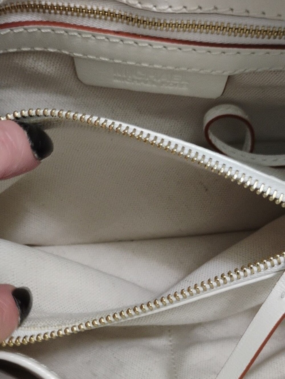 Michael Michael Kors Stylish White/Cream Croc-Emboss. 3 Compartment Shoulder Bag - Picture 12 of 15